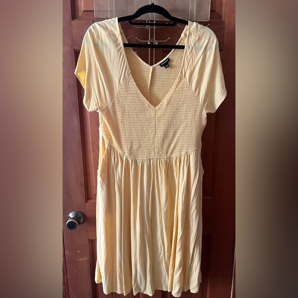 Yellow v-neck dress with smocking